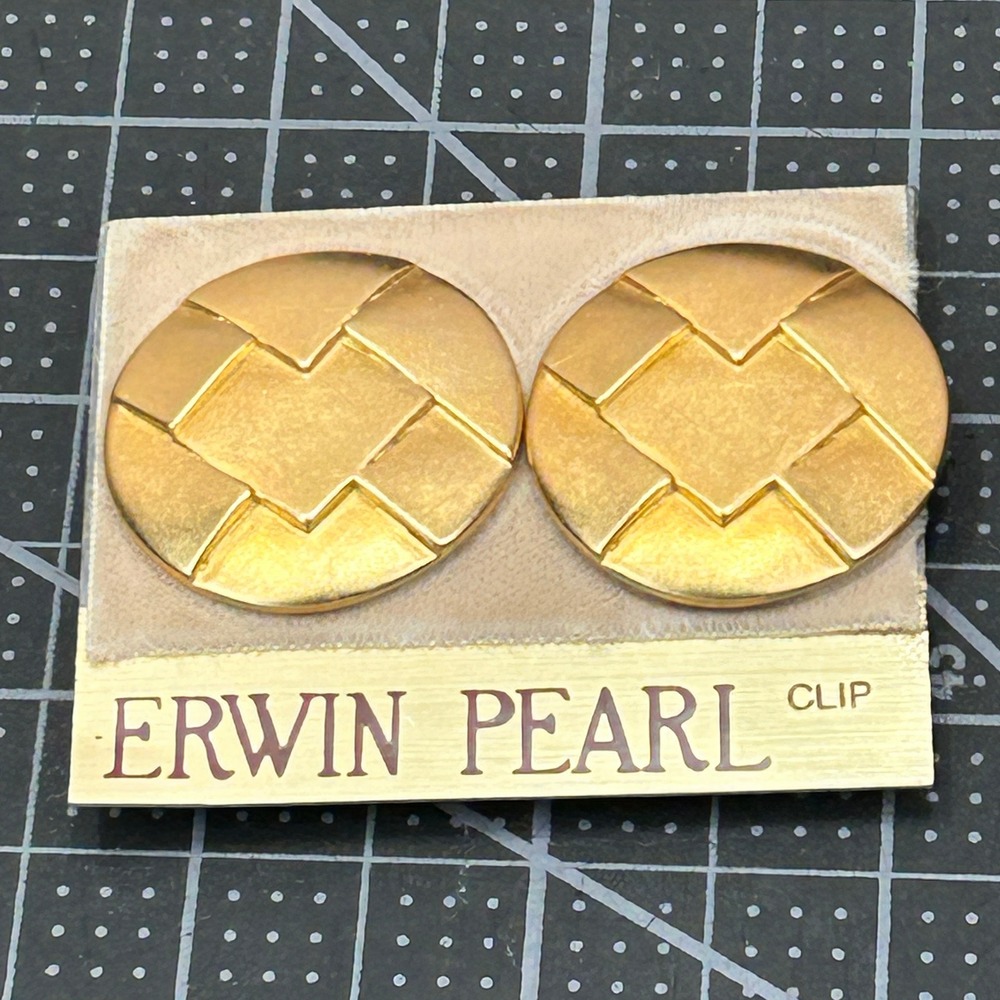 Erwin Pearlโ Vintage Gold Tone Geometric Basketweave Clip On Earrings On Card